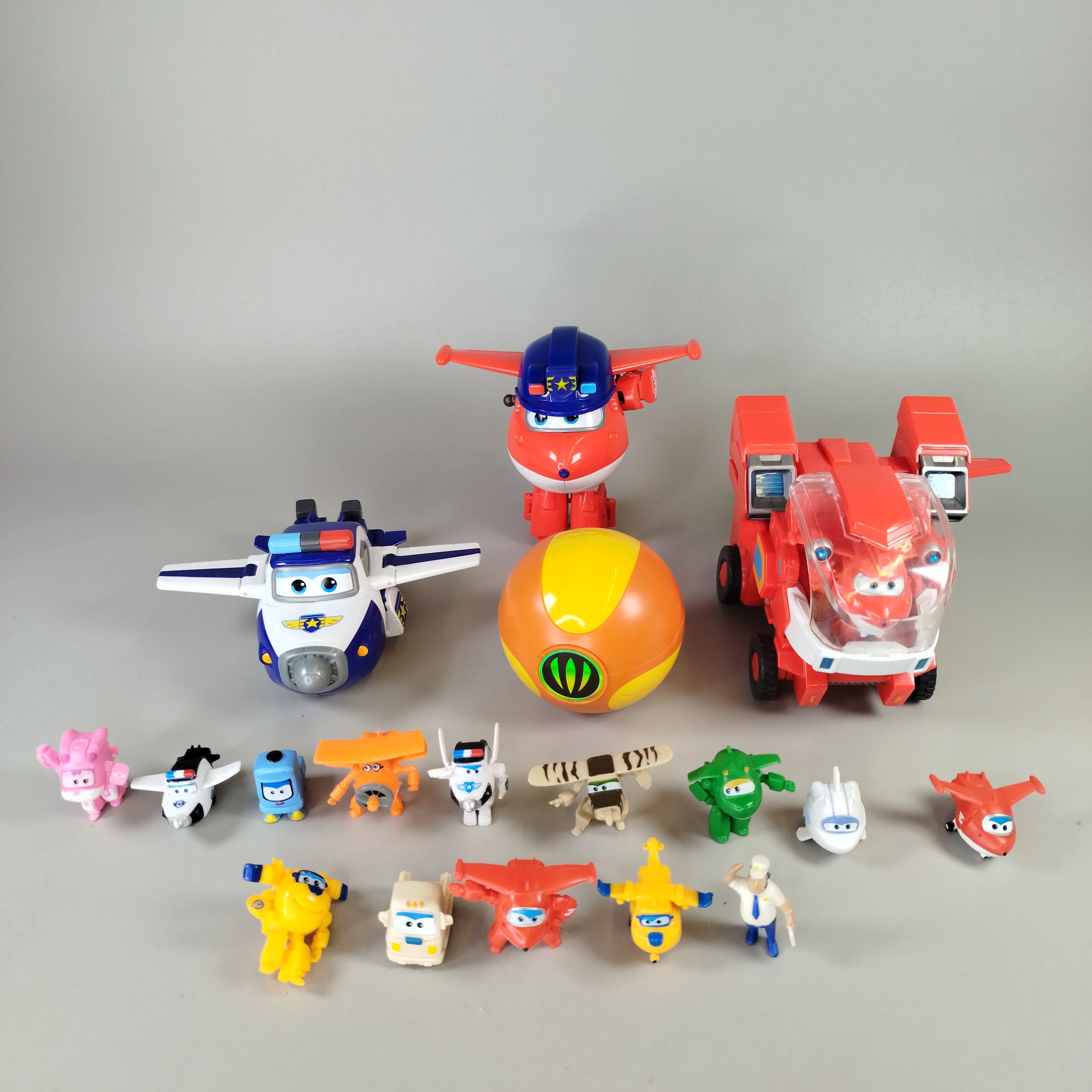 Super Wings Figuren Set - 18 Flugzeugfiguren